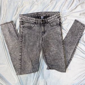 Divided Grey Skinny Jeans • size 6